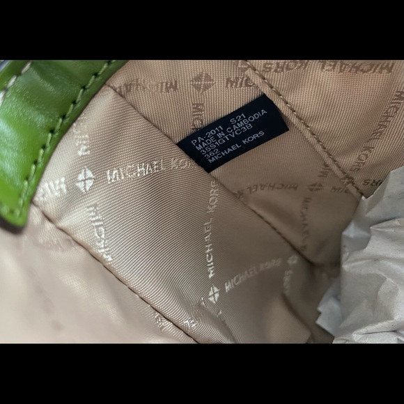 Michael Kors Jet Set Xbody W Tech Attch - Picture 9 of 10